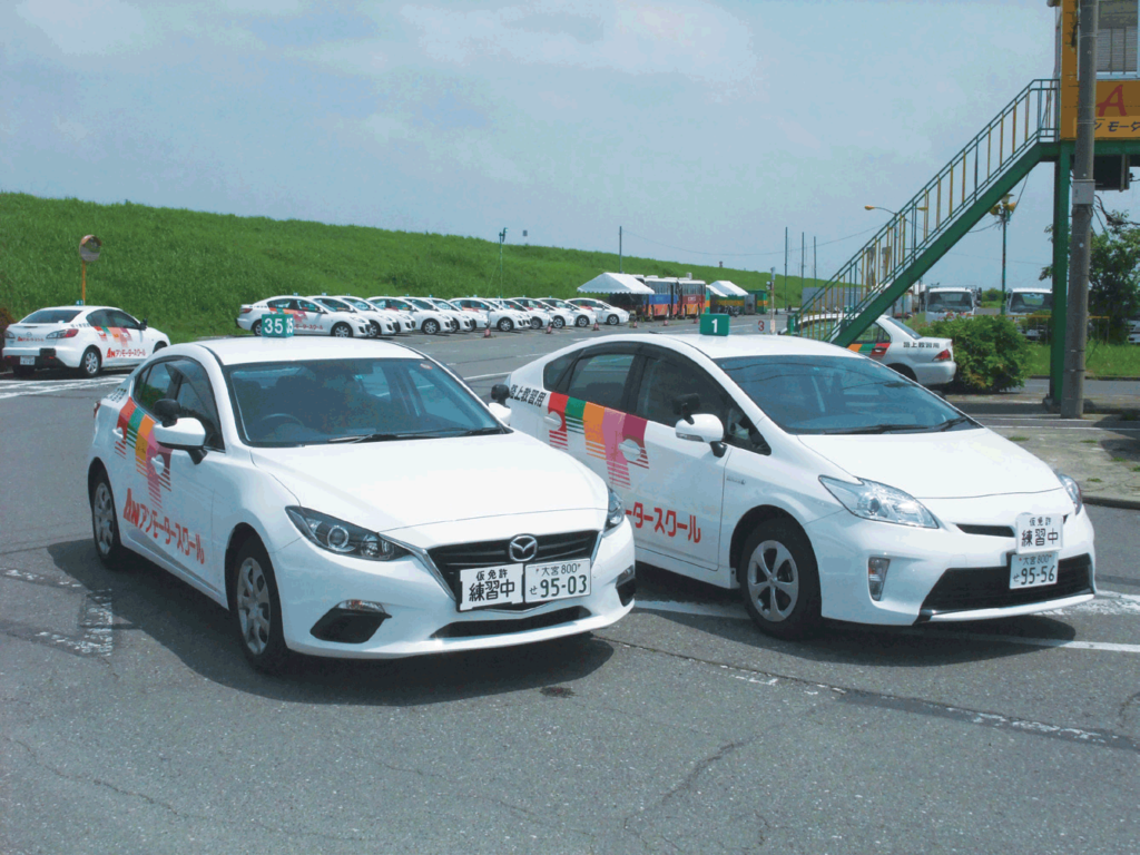 マツダアクセラ
トヨタプリウス